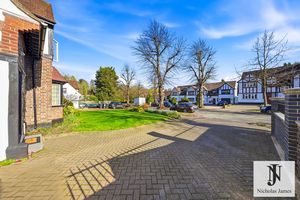 Photo 25- click for photo gallery